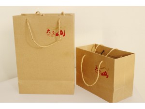 牛皮紙禮品袋，環(huán)保高檔，簡潔大方。